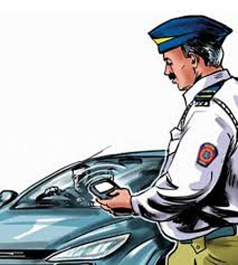 esakal_import_s3fs-public_news-story_cover-images_0traffic_20police_41333529013691596958